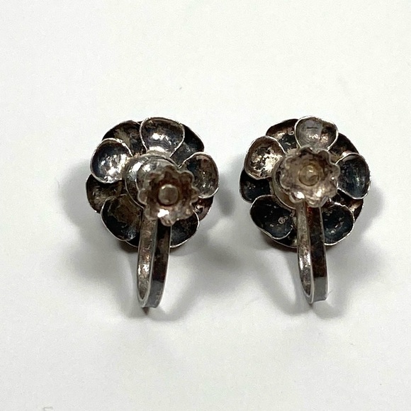 Sterling Silver Earrings Screw Backs Flowers Huggies Blue Insert 3.04g Vintage - Picture 4 of 14